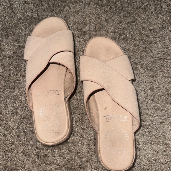 Nude platform espadrilles! - Picture 3 of 3